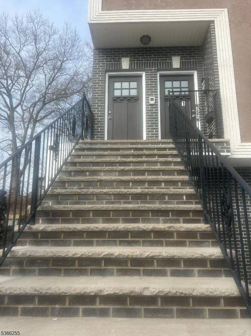 East Orange City, NJ 07017,61 N Grove St