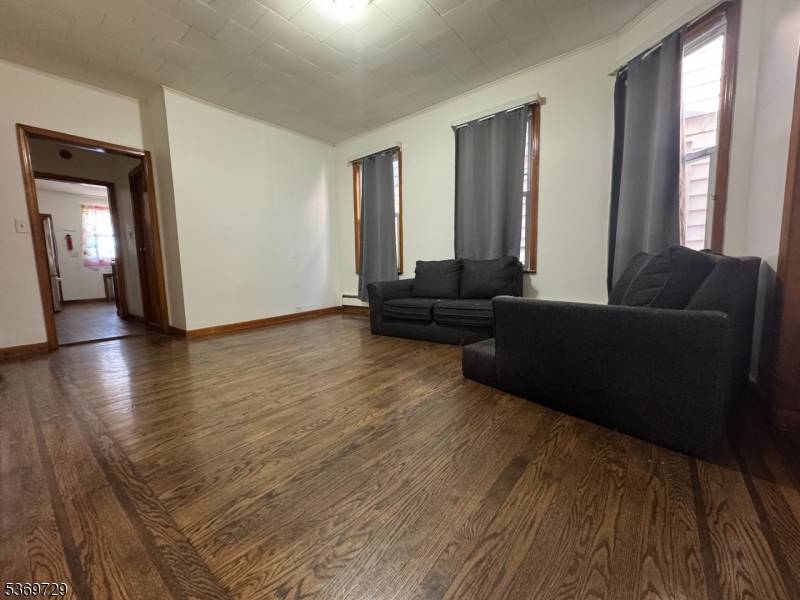 Paterson City, NJ 07524,82 E 18Th St