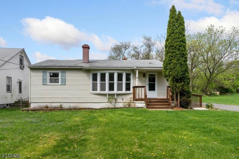 23 Clinton Ave, Mansfield Twp., NJ 07865