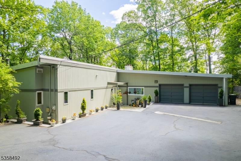 Watchung Boro, NJ 07069,1178 Johnston Dr