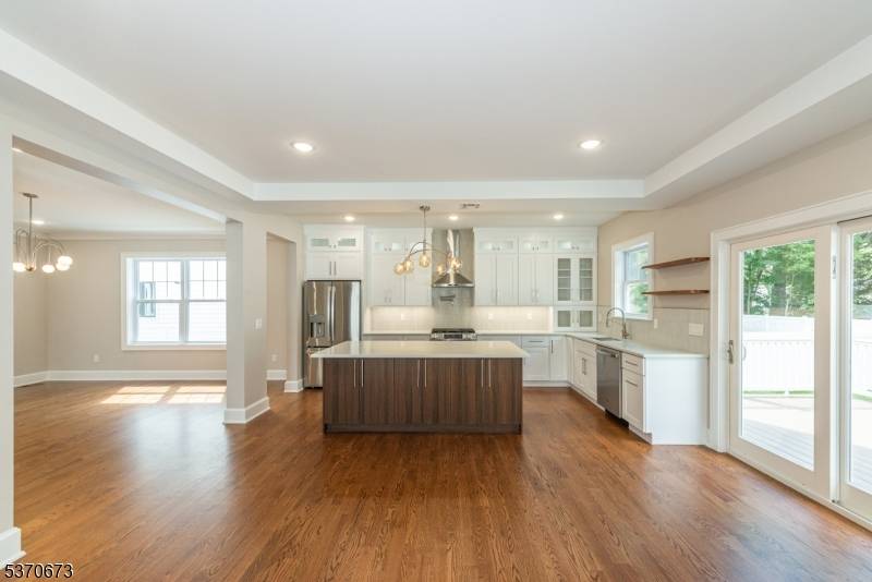 Morris Plains Boro, NJ 07950,21 Maple Ave