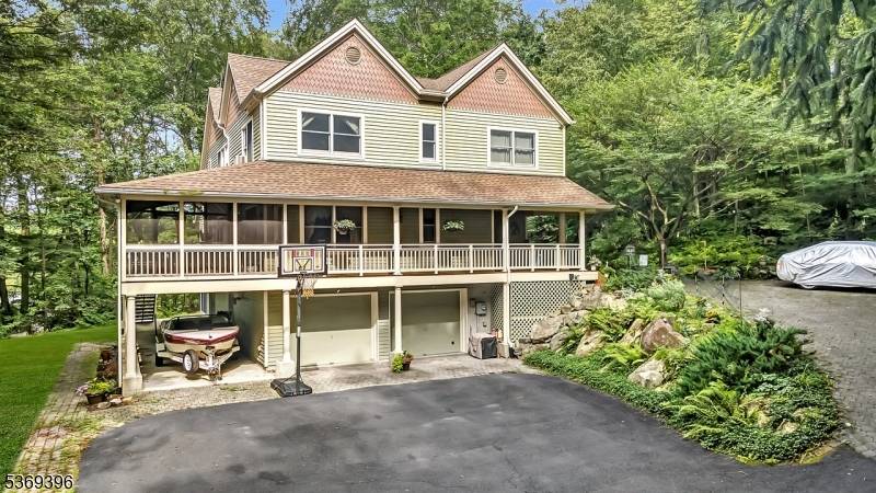 Lebanon Twp., NJ 07830,18 Hickory Run Rd