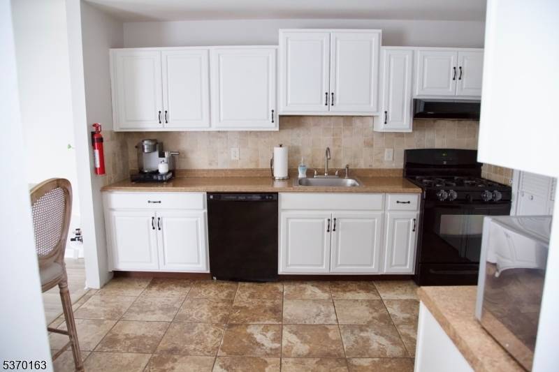 East Hanover Twp., NJ 07936,18 Donna Dr