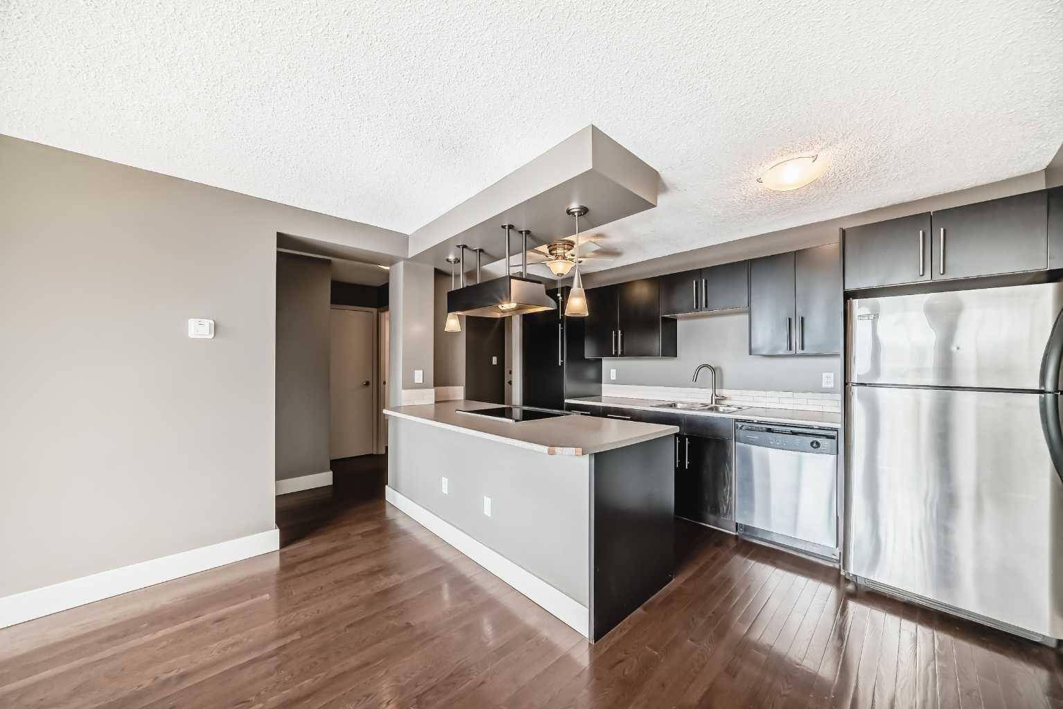 Calgary, AB T2C 0E4,505 19 AVE SW #406
