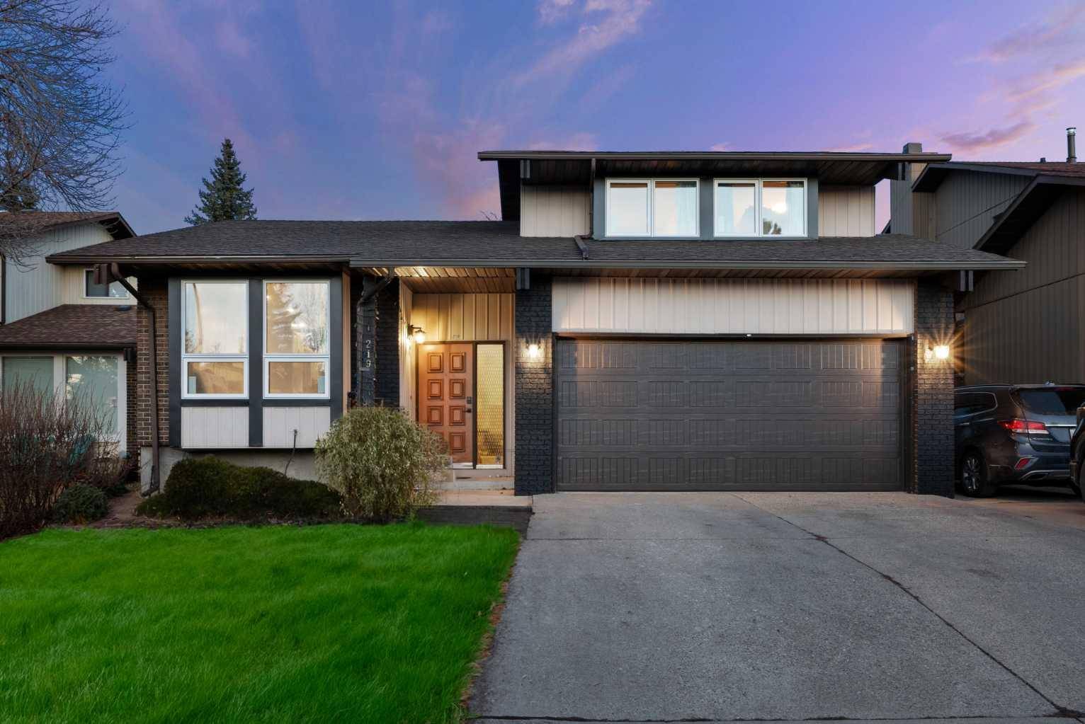 219 Berwick WAY Northwest, Calgary, AB T3K1B8