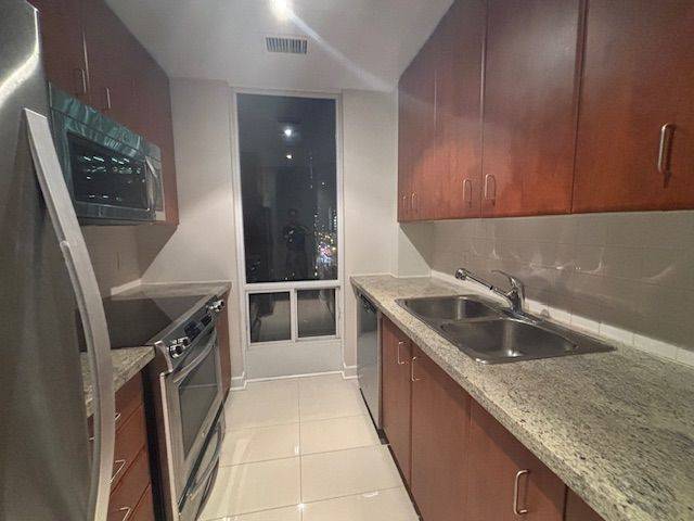 Toronto C08, ON M4W 3Y1,85 Bloor ST E #702