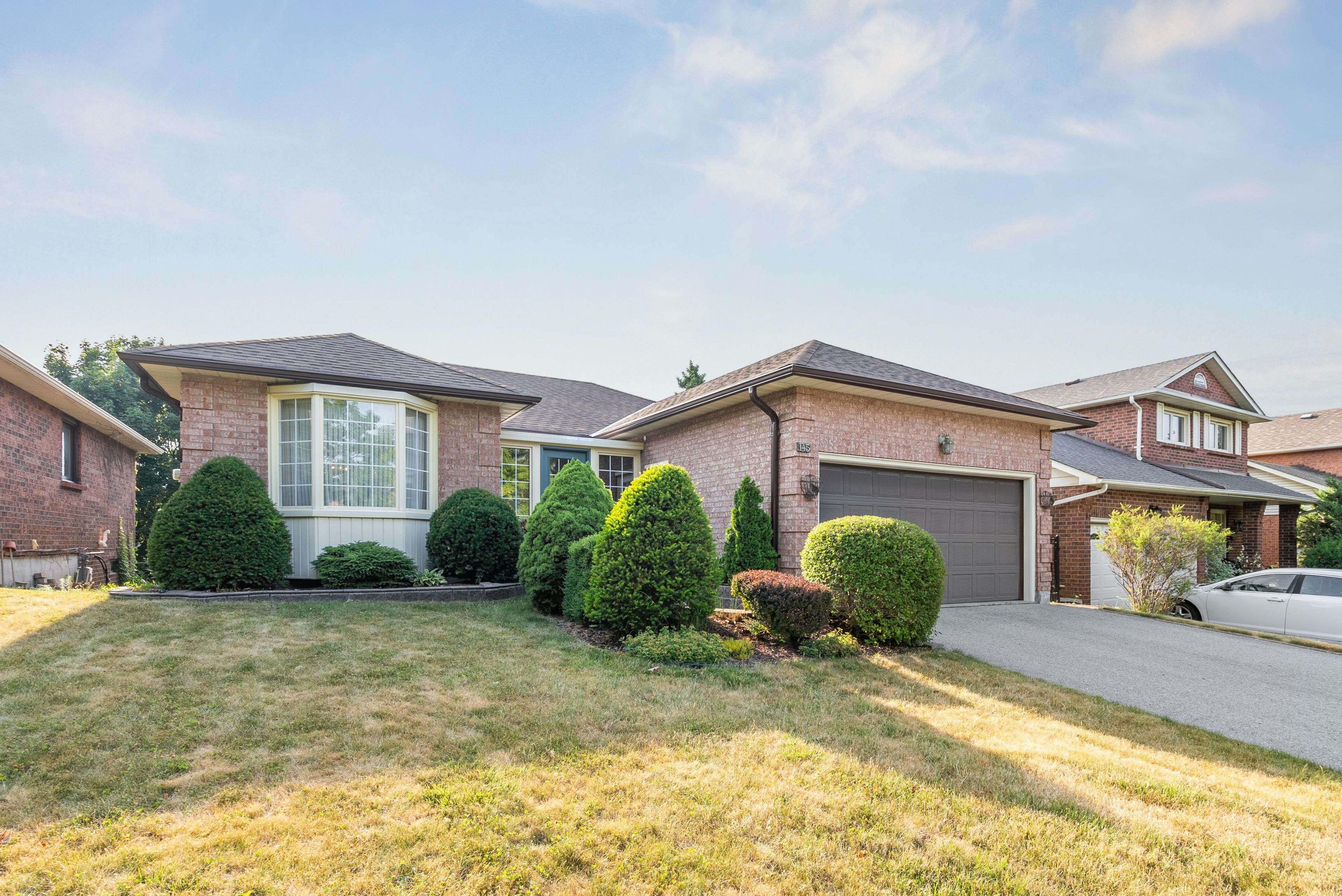 Whitby, ON L1N 6V8,145 HIALEAH CRES