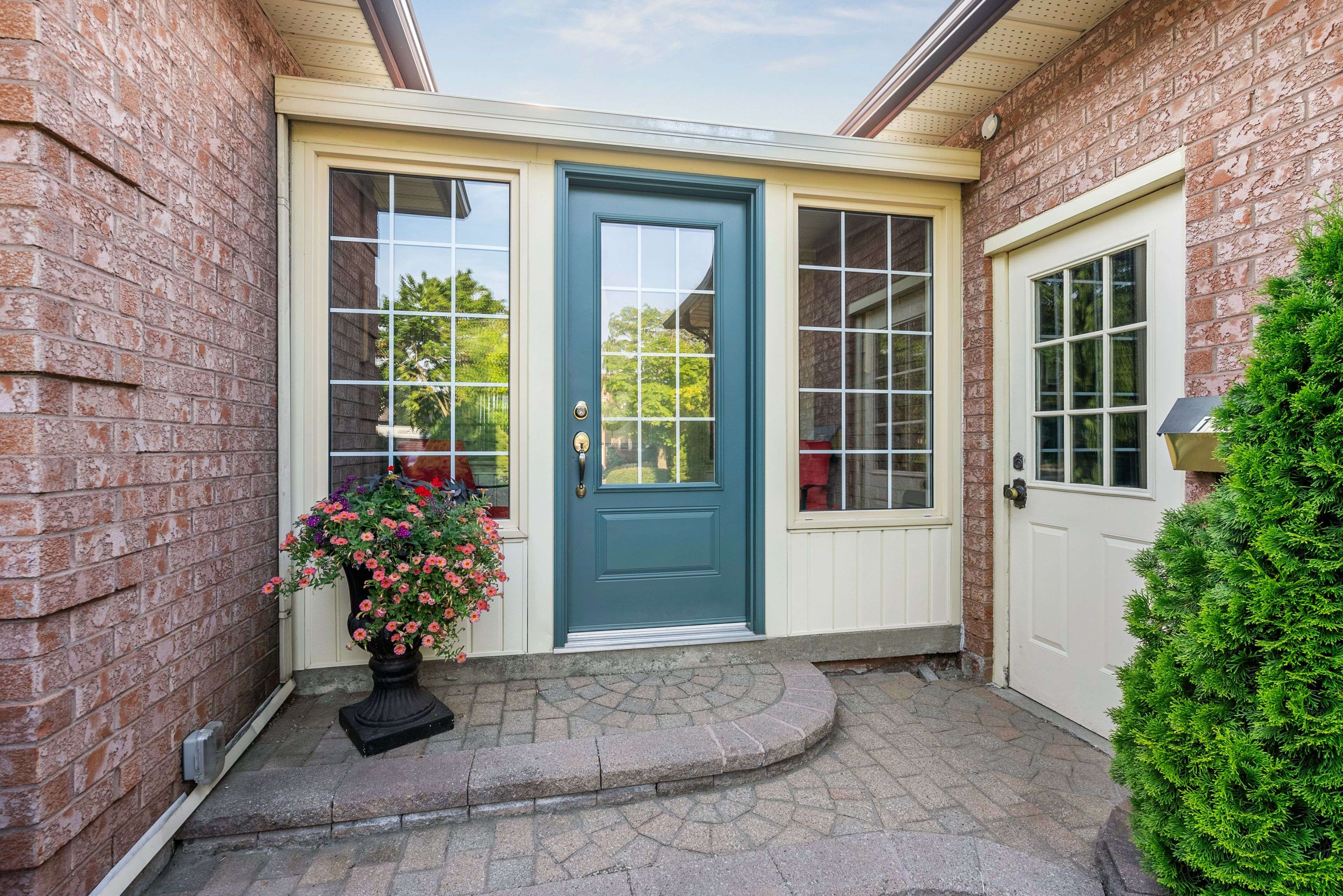 Whitby, ON L1N 6V8,145 HIALEAH CRES