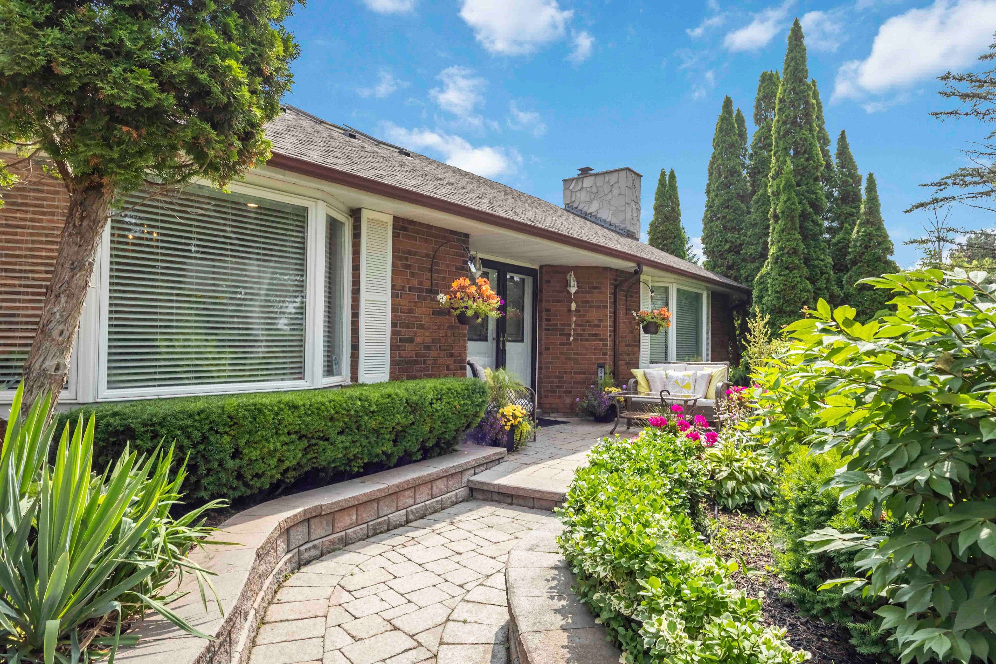 Oshawa, ON L1H 7K4,3245 Northview CT