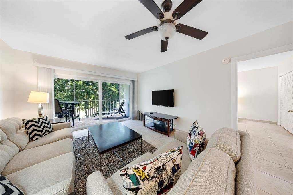 3050 N PAlm AIre Dr #307, Pompano Beach, FL 33069