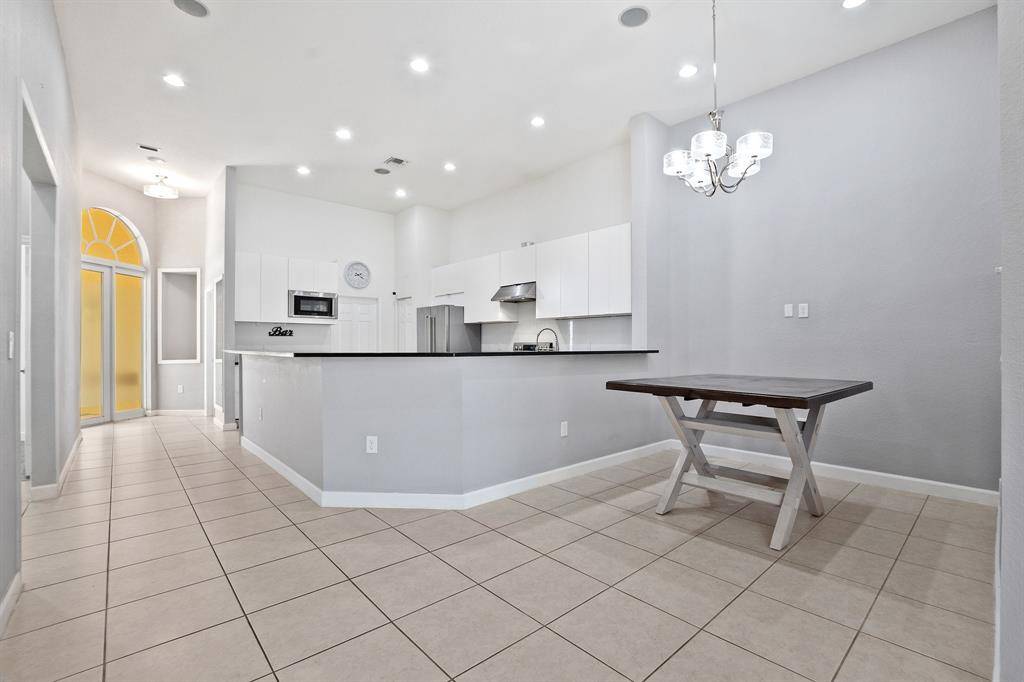 Davie, FL 33325,816 W Village Cir #816