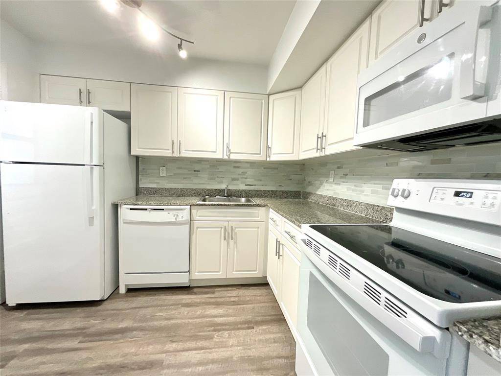 9357 SW 77 Ave #15-216, Miami, FL 33156