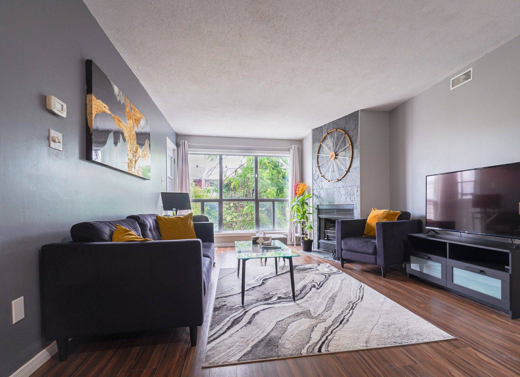 Barrie, ON L4M 6J2,120 Bell Farm RD #316