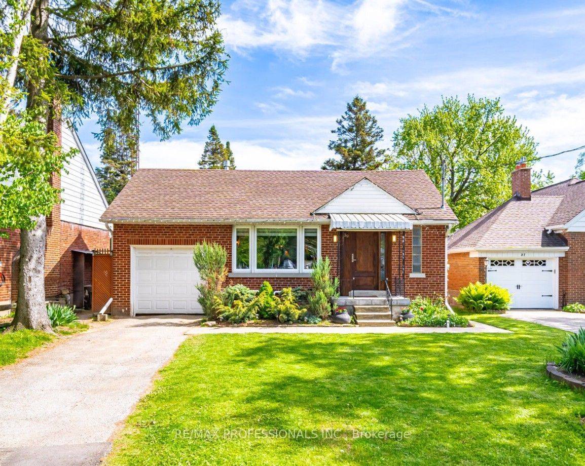 Toronto W08, ON M9A 2W1,39 Old Oak RD