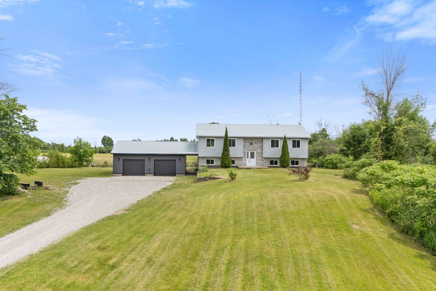 85 Bay RD, Rideau Lakes, ON K0G 1L0