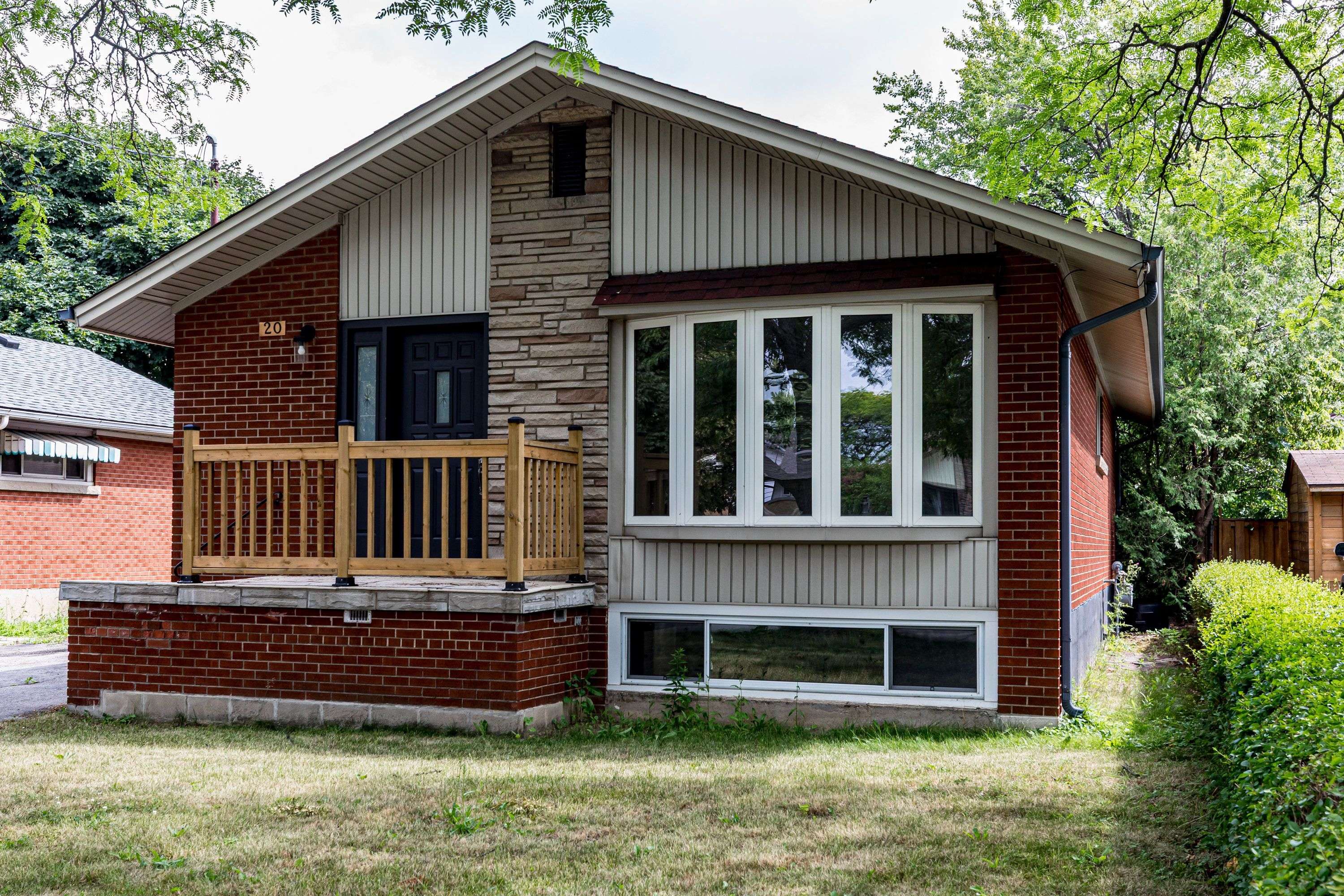 Hamilton, ON L8T 2J9,20 Burfield AVE