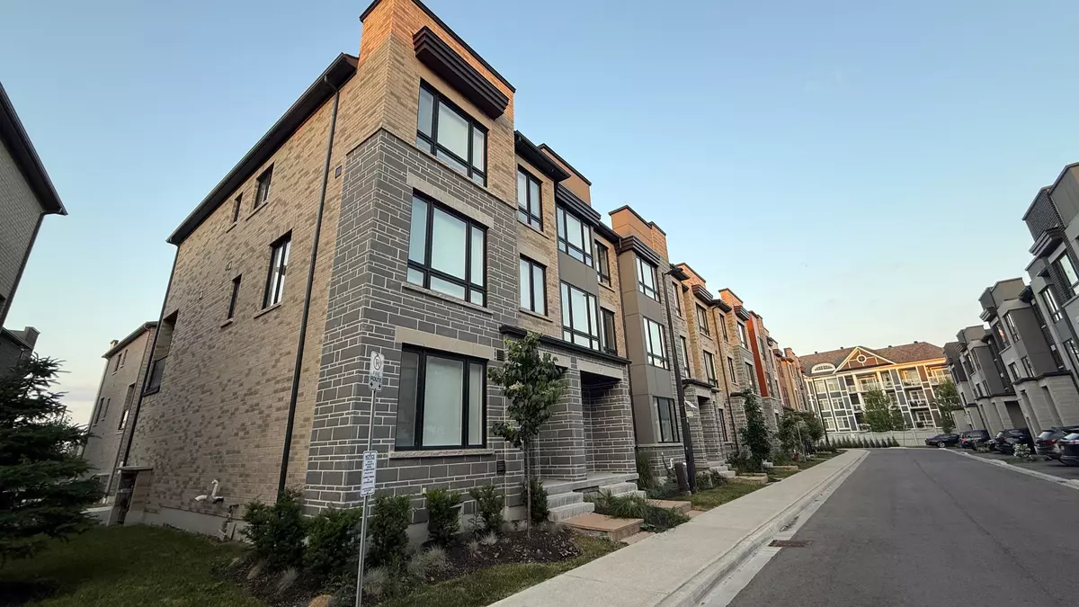 Whitby, ON L1N 0M6,19 Steamboat WAY