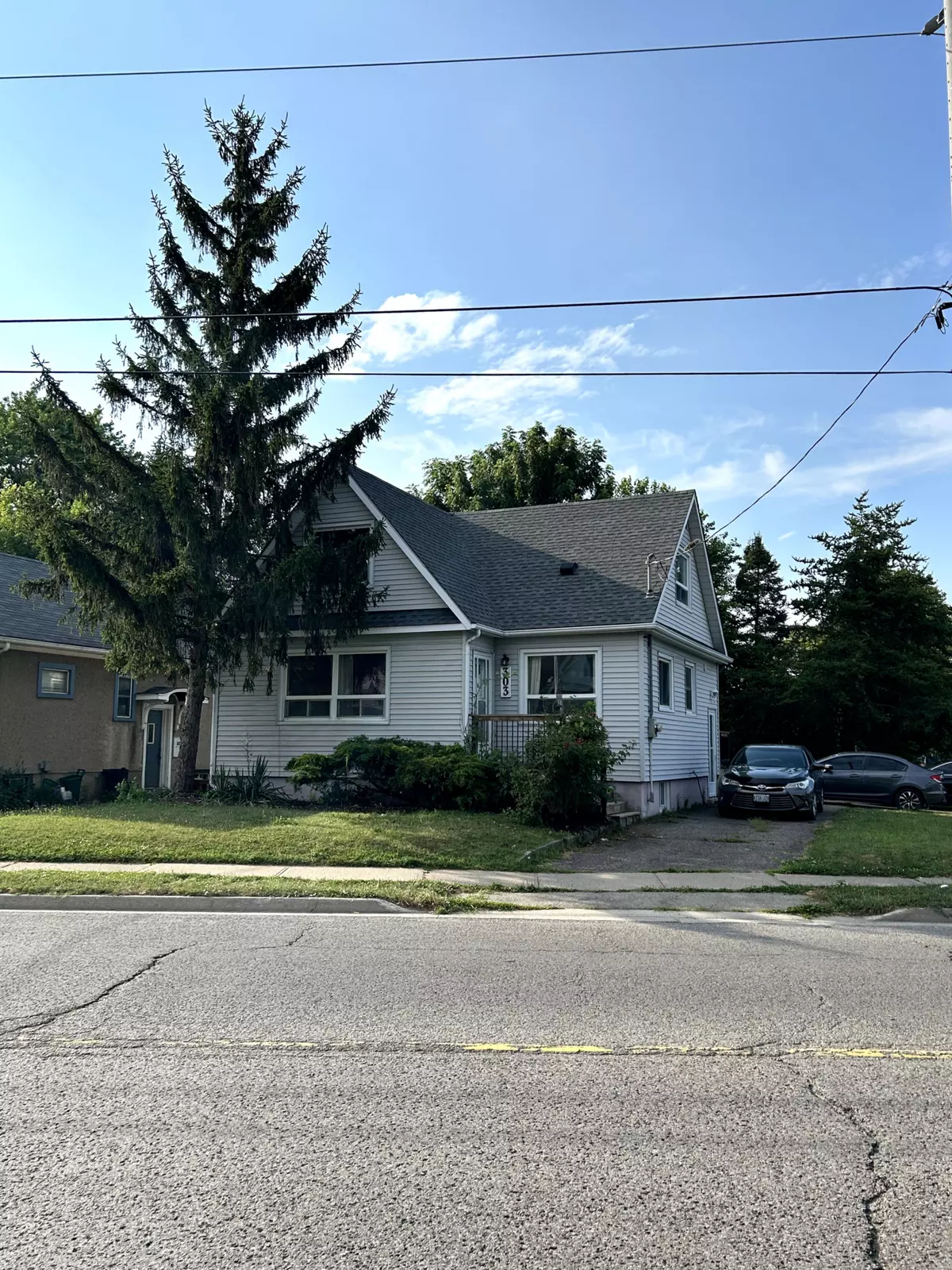 St. Catharines, ON L2N 1C1,303 Carlton ST #Unit 2 - Upper