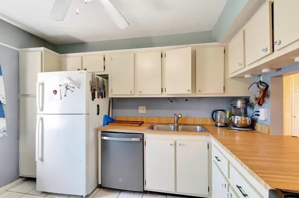 West Palm Beach, FL 33411,100 Lake Meryl Dr #201
