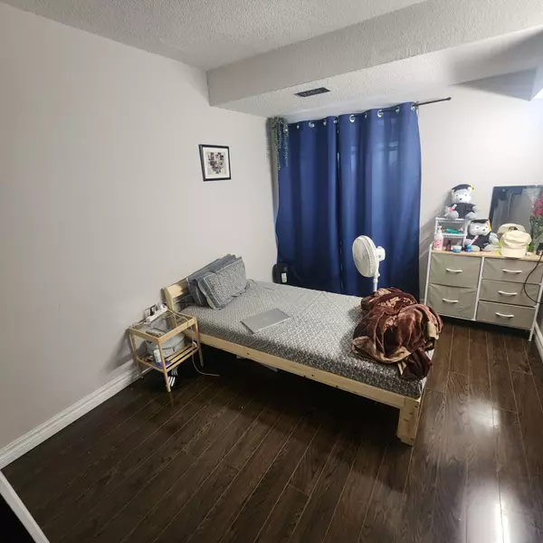 Toronto W10, ON M9V 5E3,10 Markbrook LN #810