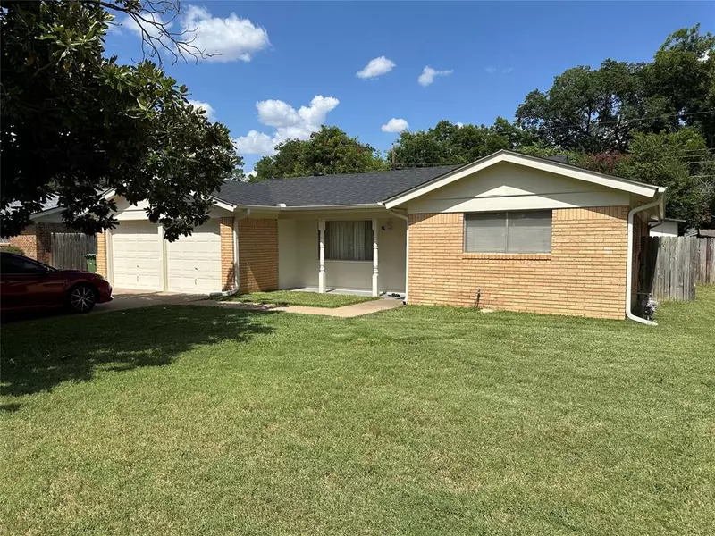 1352 Simpson Drive, Hurst, TX 76053