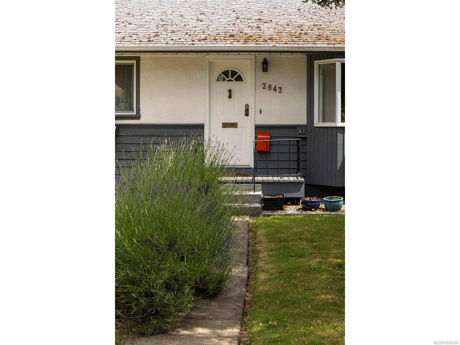 Victoria, BC V8R 4E3,2643 Victor St