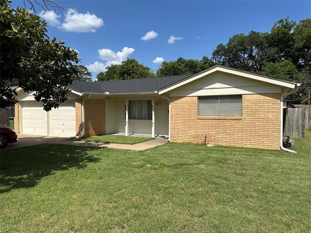 Hurst, TX 76053,1352 Simpson Drive