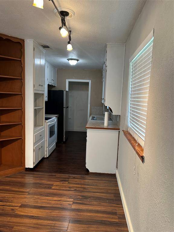 Hurst, TX 76053,1352 Simpson Drive