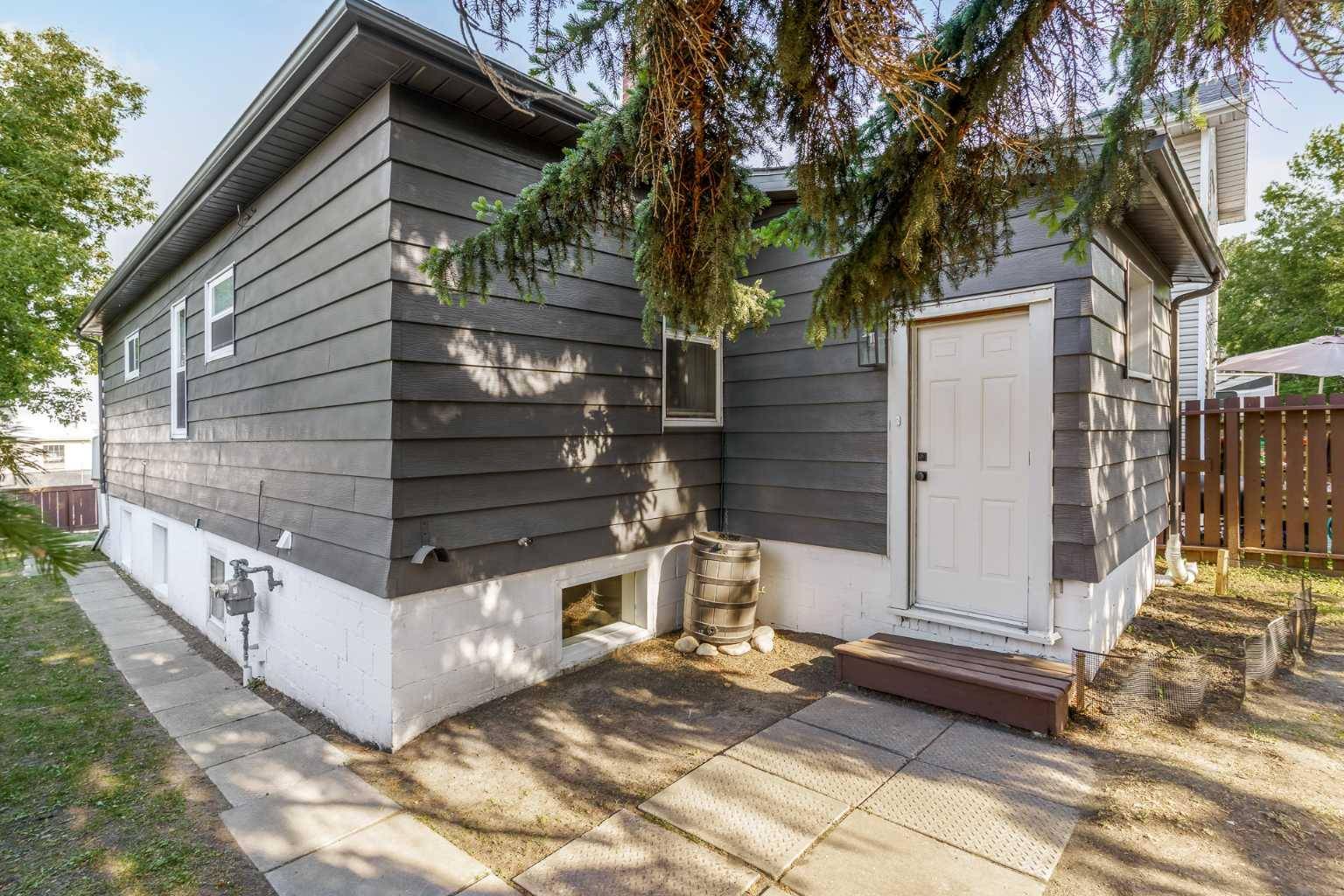 Calgary, AB T2E 3E1,3807 1 ST NE