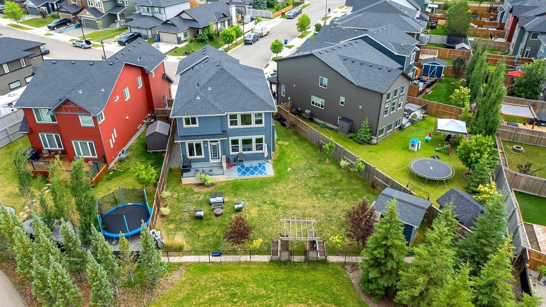 2667 Ravenslea GDNS Southeast, Airdrie, AB T4A 0G7