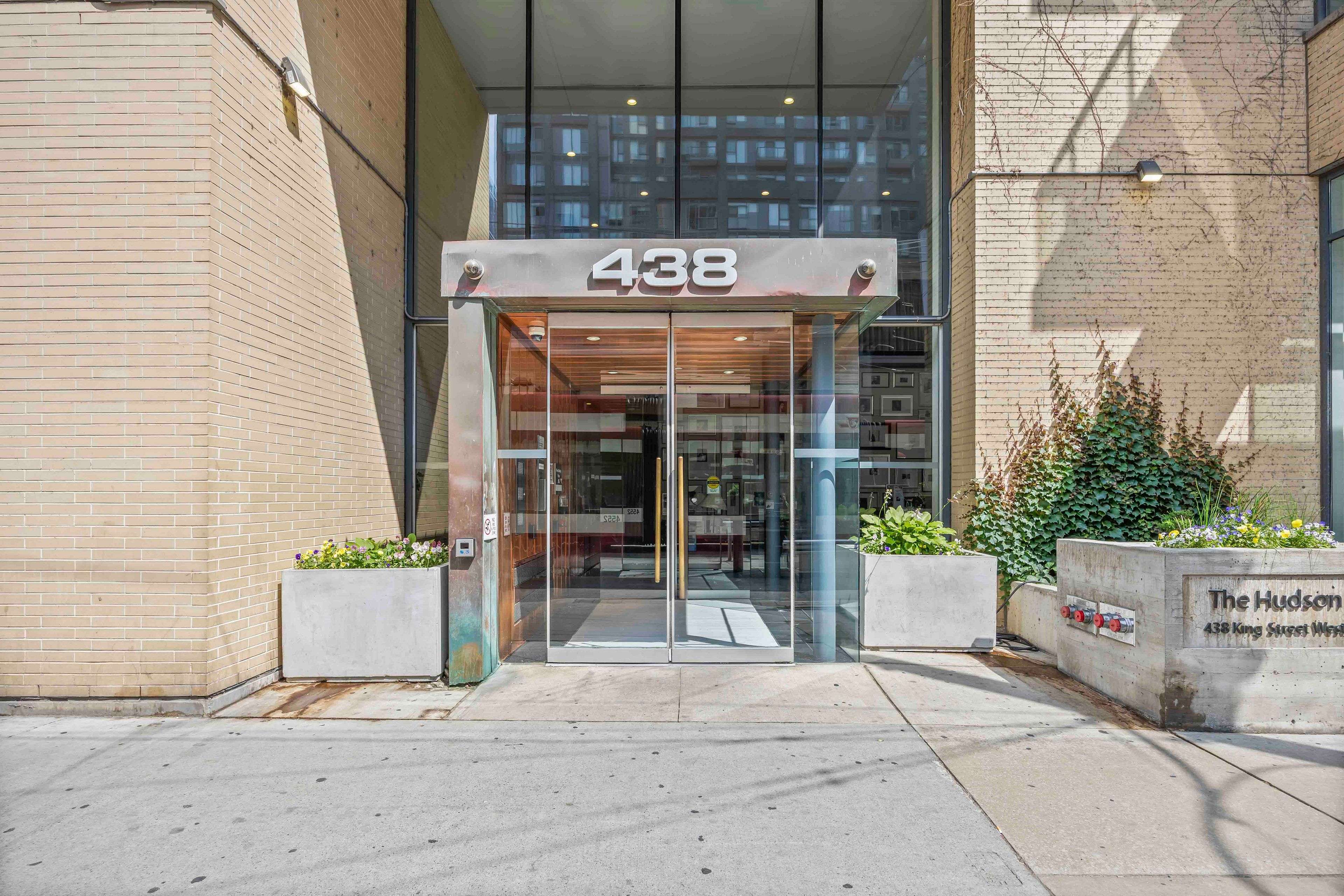 Toronto C01, ON M5V 3T9,438 King ST W #1905