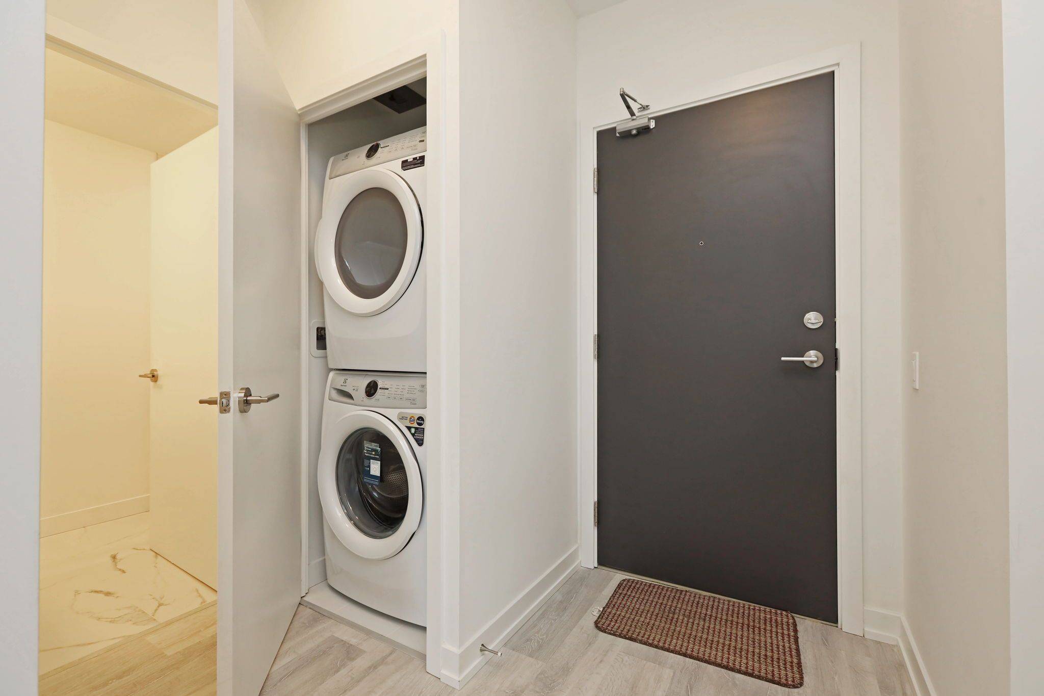 Toronto C14, ON M2M 0B9,8 Olympic Garden DR #1003