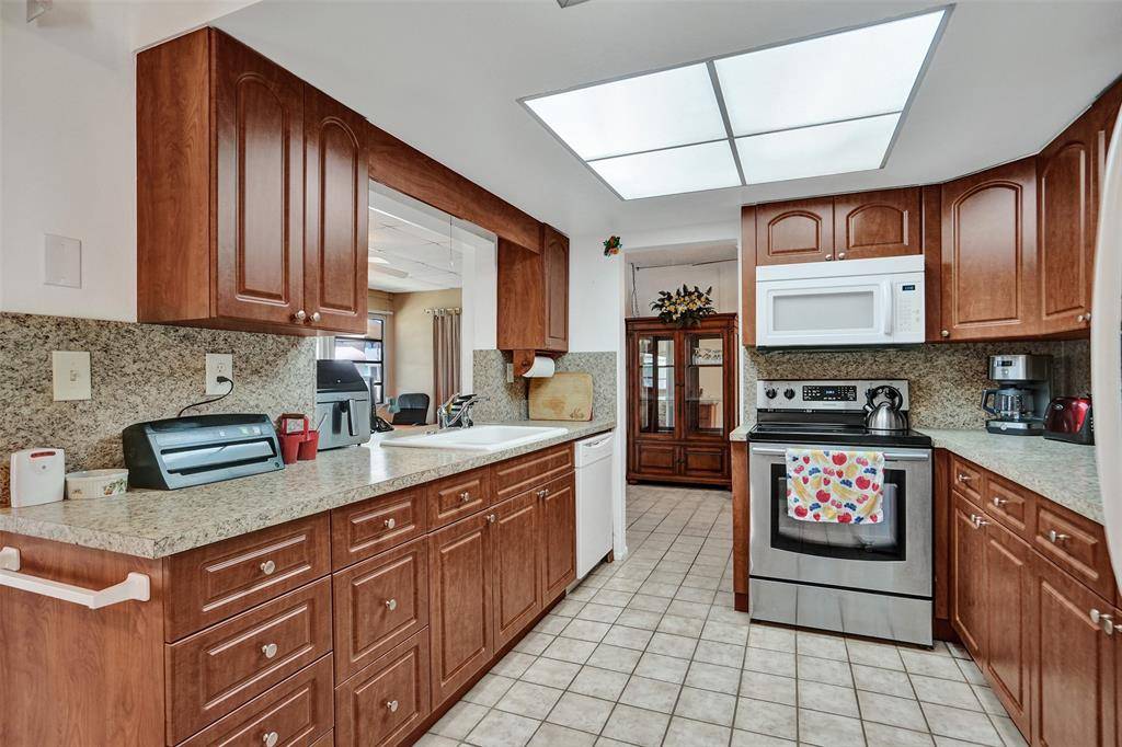 Tamarac, FL 33319,4610 Highland Dr