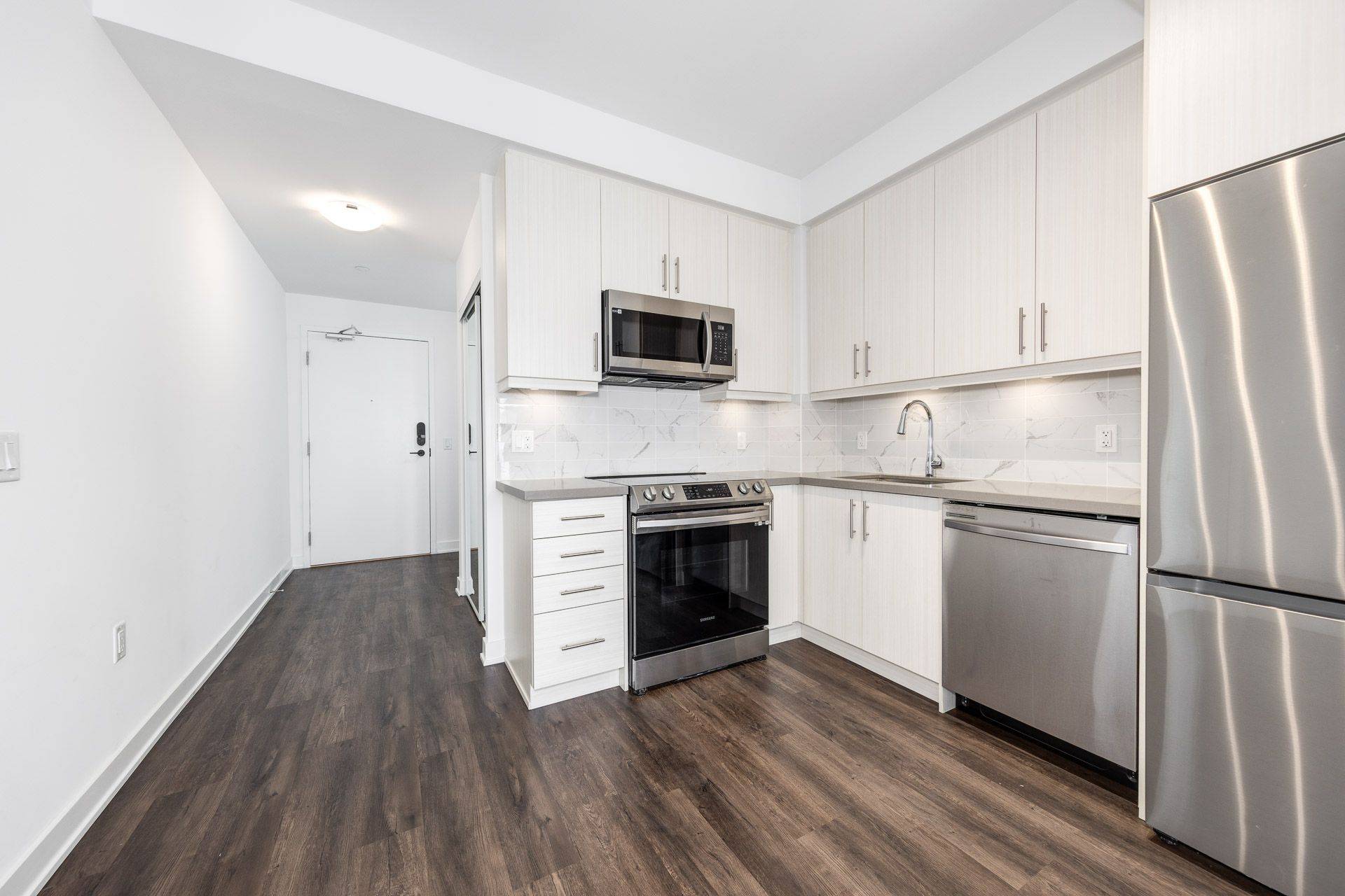 Richmond Hill, ON L4B 0H5,95 Oneida CRES #2107