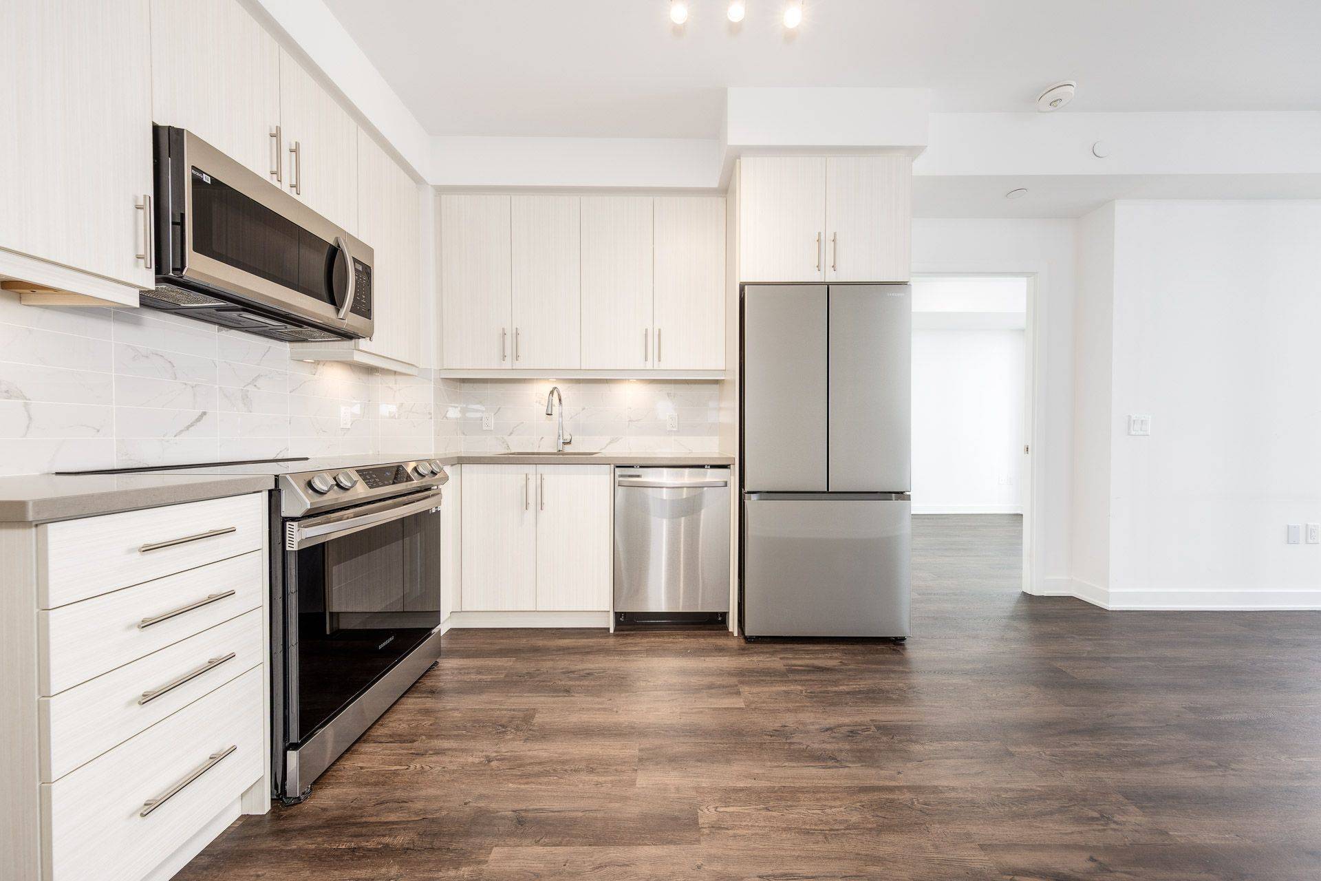 Richmond Hill, ON L4B 0H5,95 Oneida CRES #2107