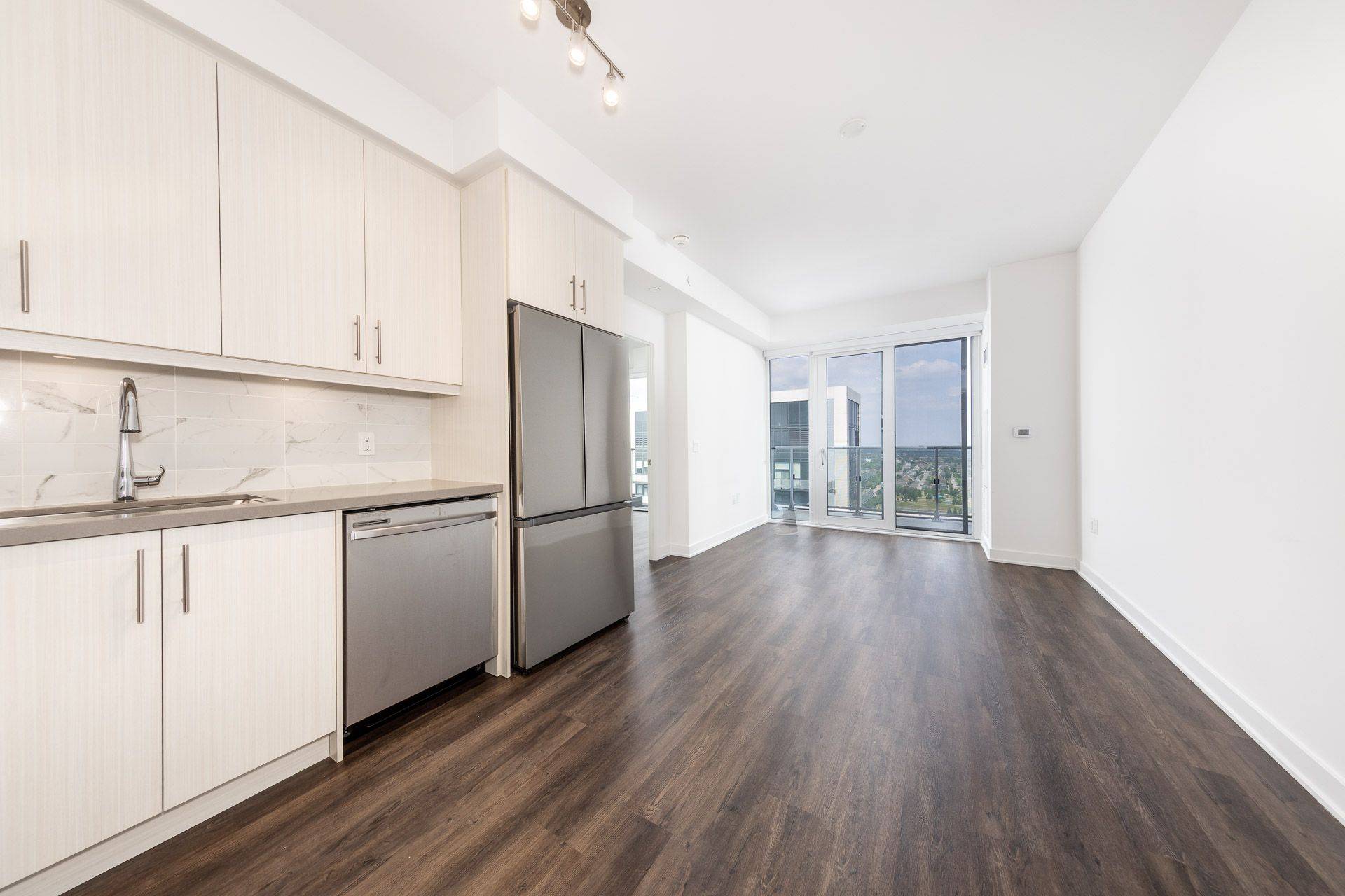 Richmond Hill, ON L4B 0H5,95 Oneida CRES #2107