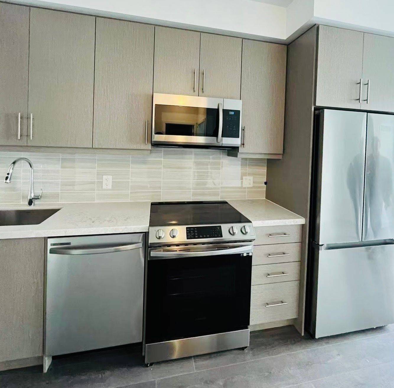 Richmond Hill, ON L4B 0H5,95 Oneida CRES #2006