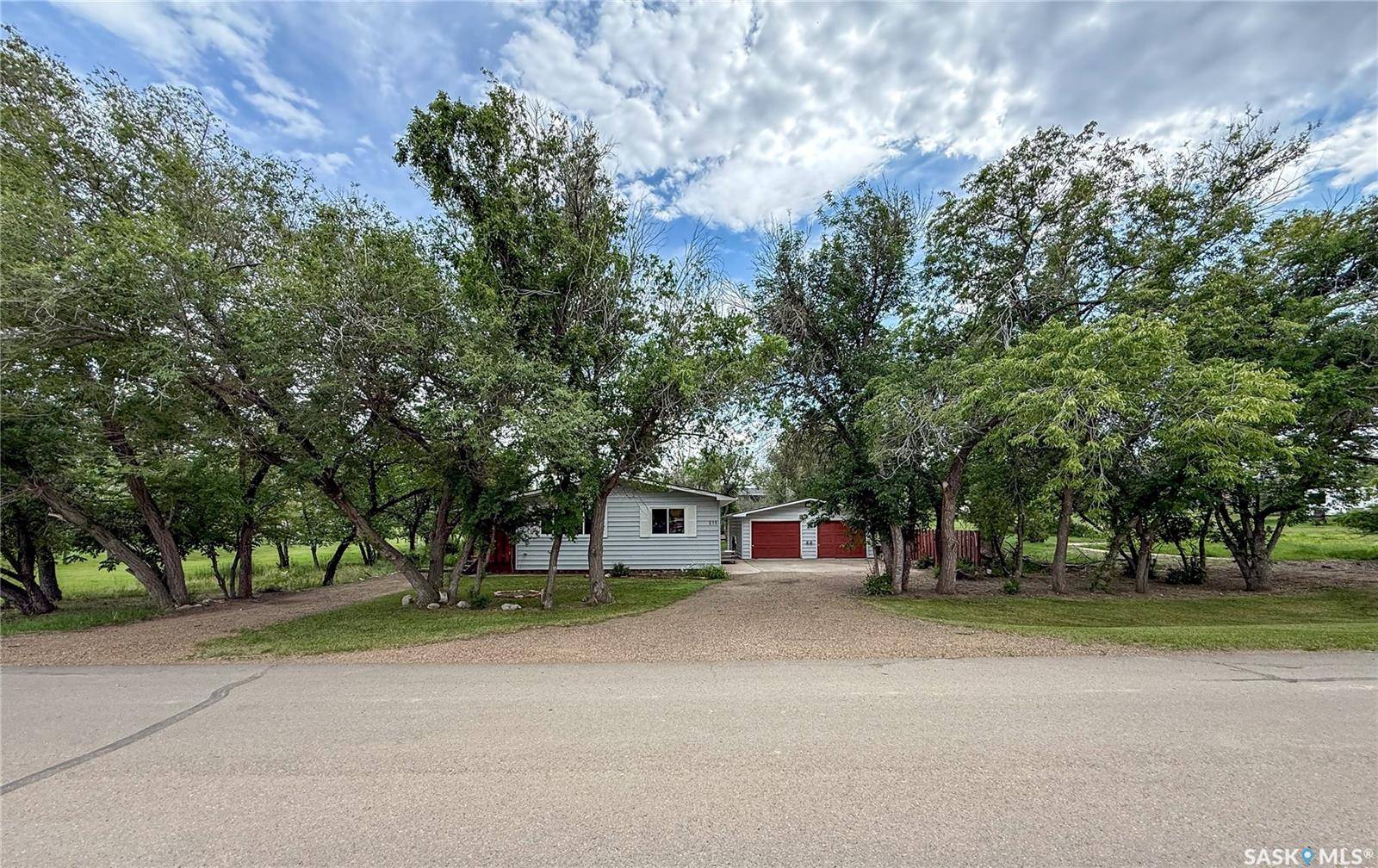 215 2nd AVENUE W, Frontier, SK S0N 0W0