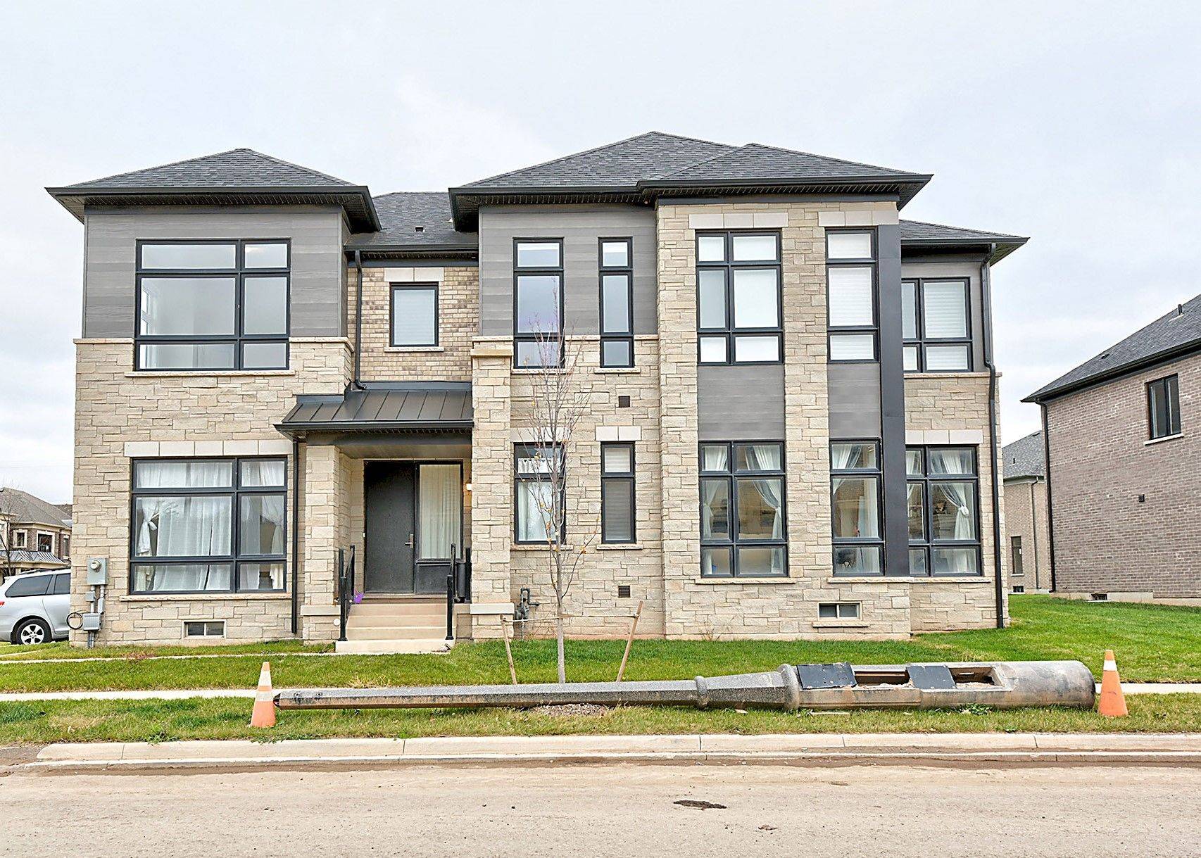 1197 Stag HOLW #UNIT 2, Oakville, ON L6M 4G3