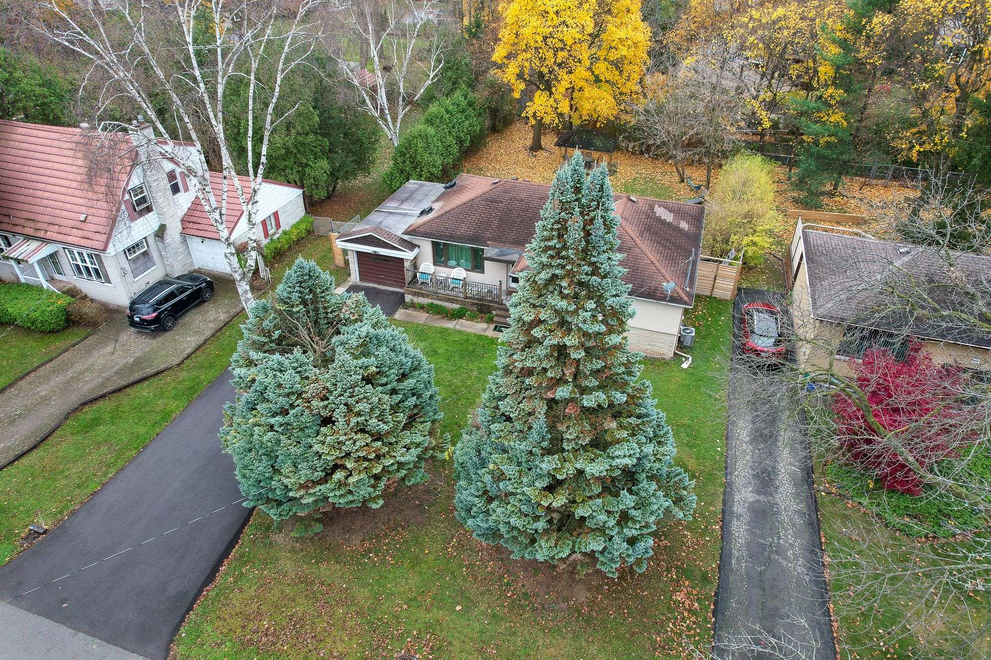 Oakville, ON L6K 2J2,208 Glen Oak DR