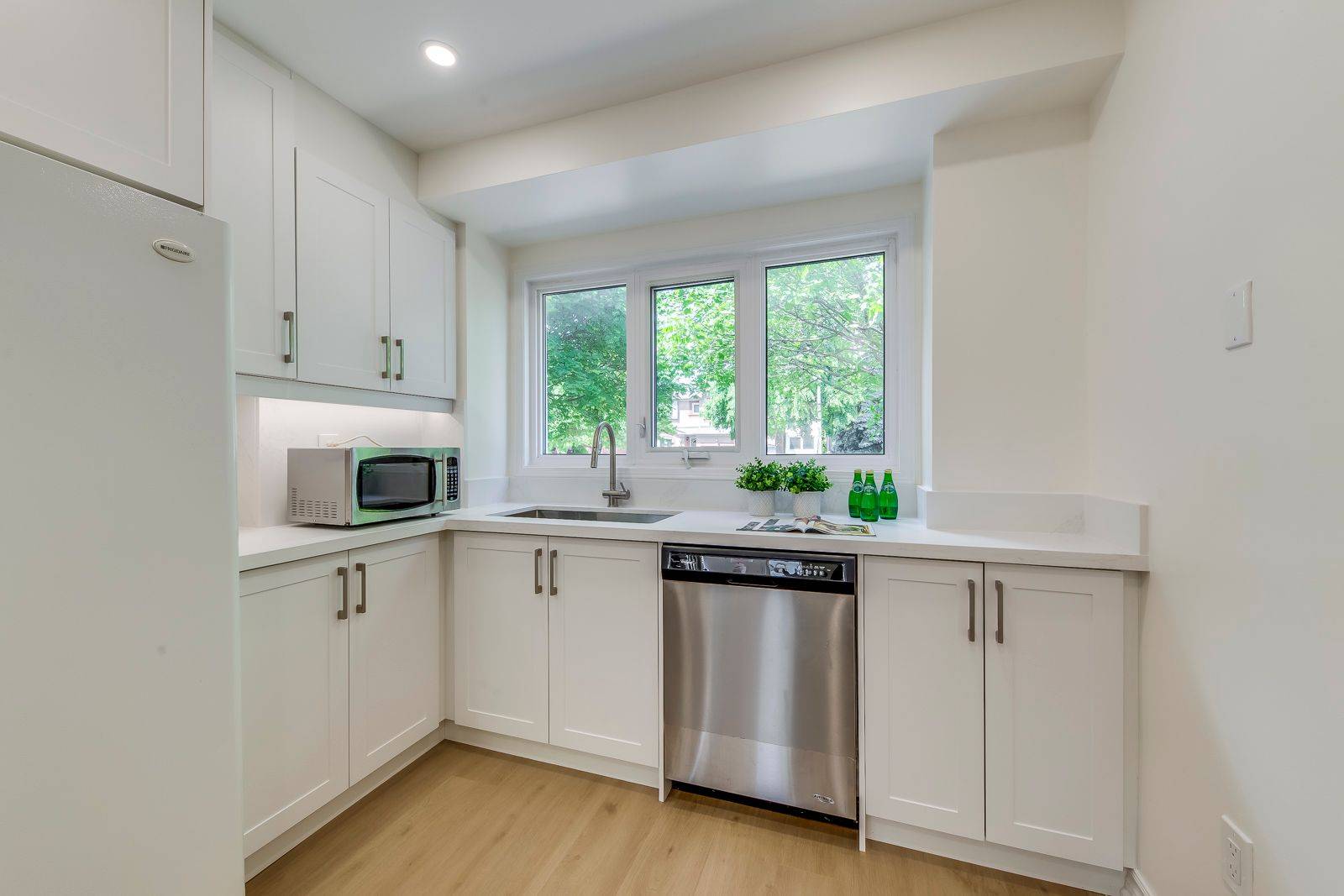Oakville, ON L6J 7P1,1106 Beechnut RD