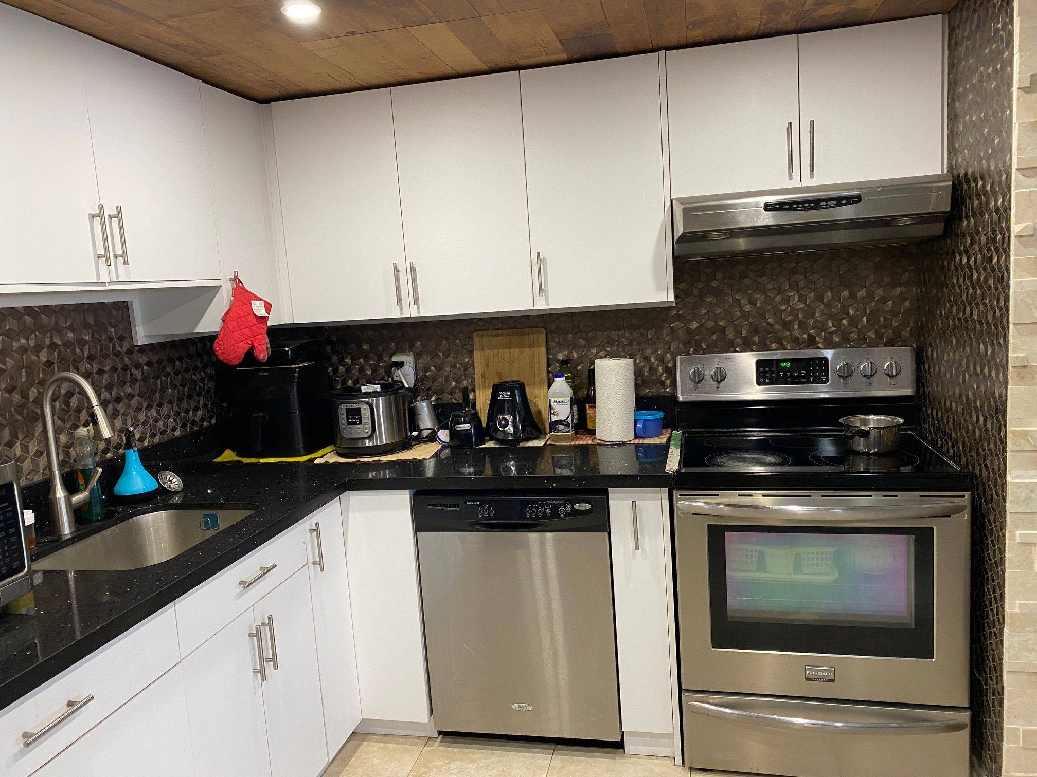 Mississauga, ON L5B 3Z2,155 Hillcrest AVE #2208