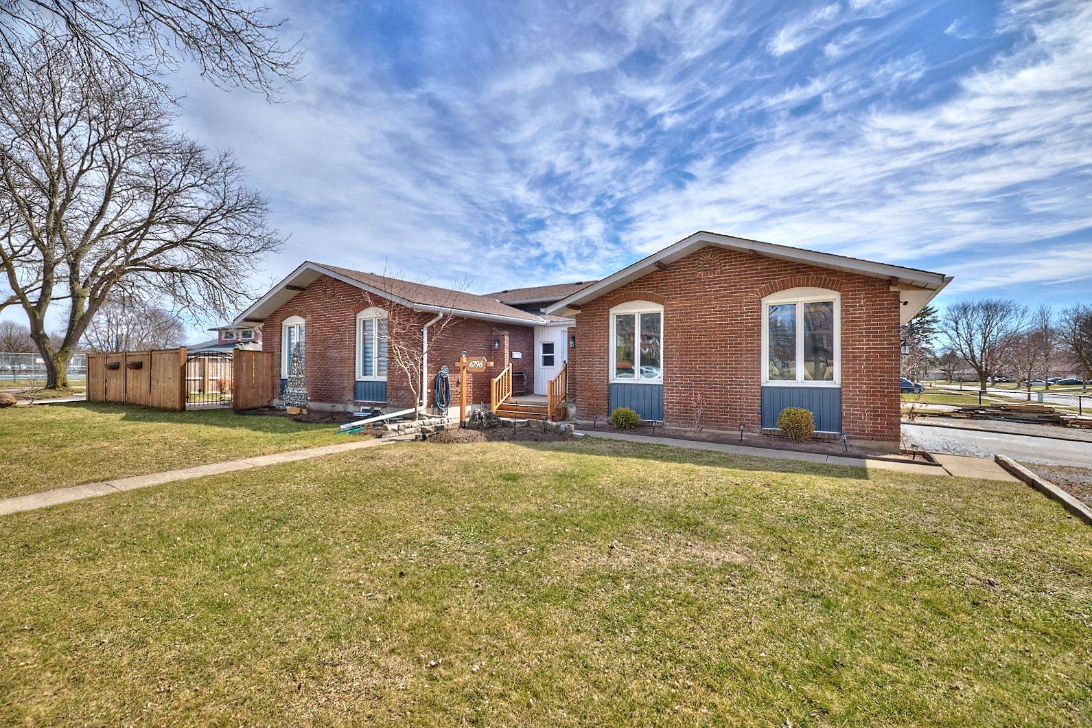 6796 Stokes ST, Niagara Falls, ON L2G 2H1