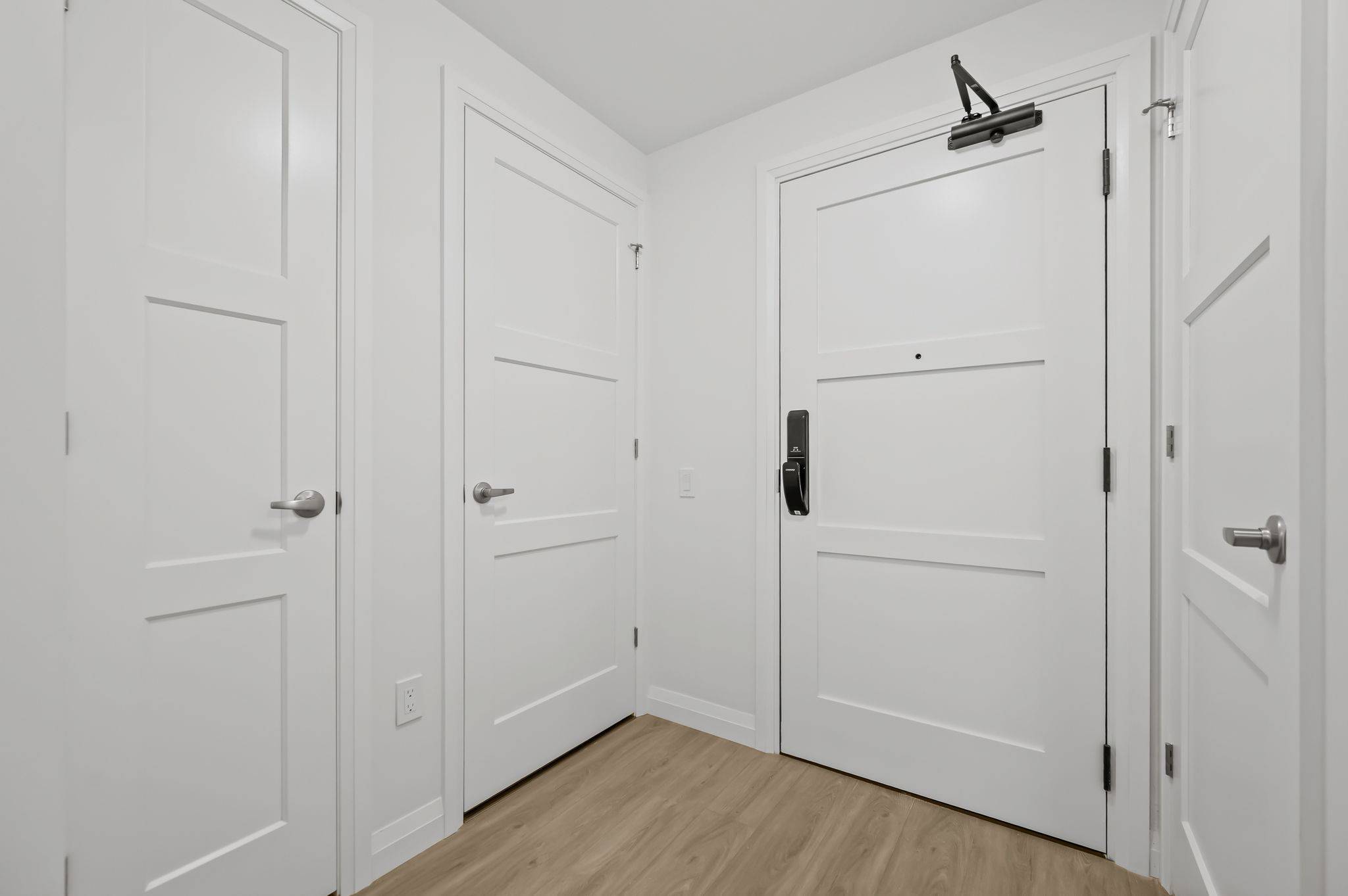 Guelph, ON N1E 0T3,93 Arthur ST S #606