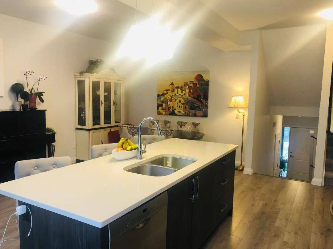London North, ON N5X 0N6,819 Kleinburg DR #8