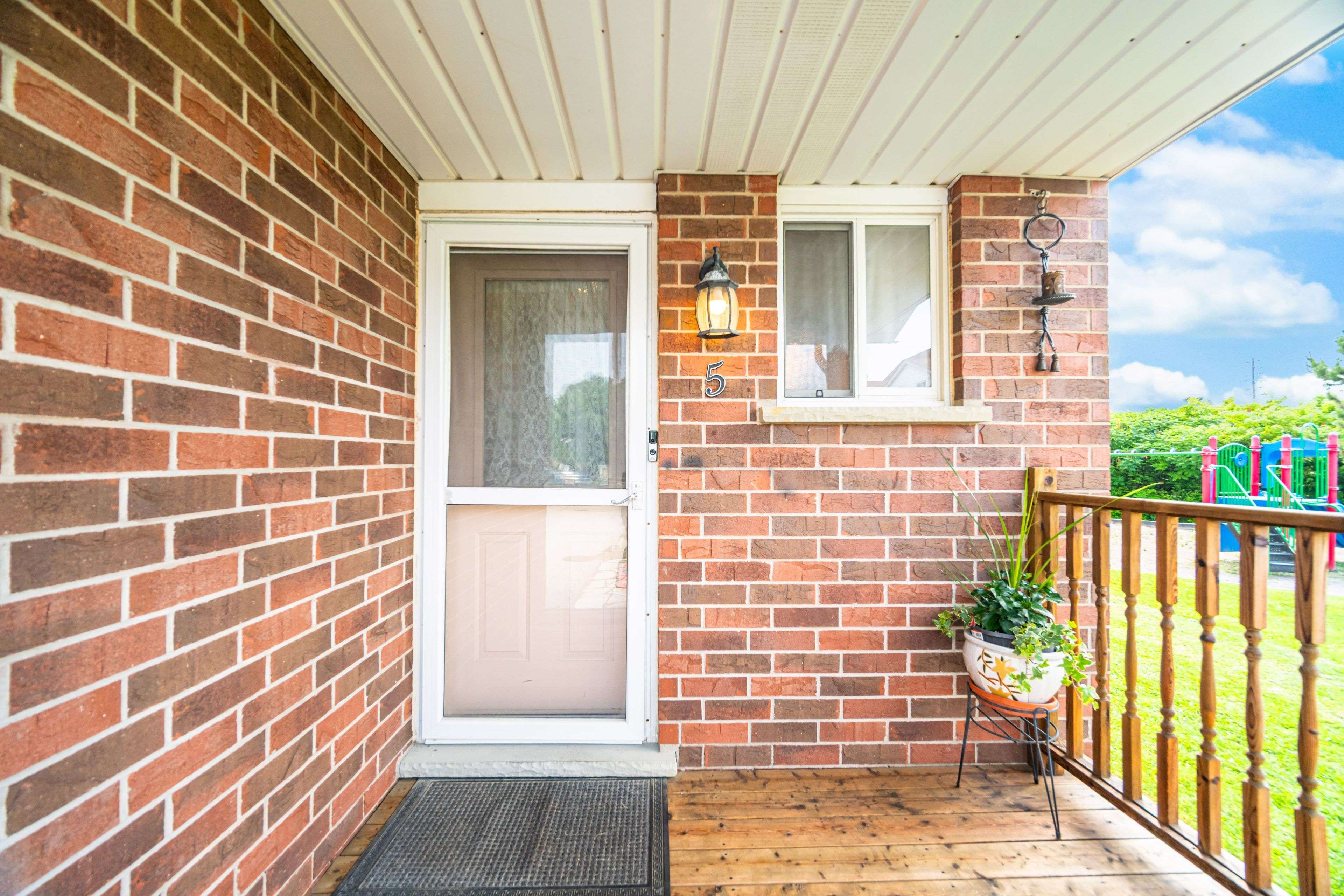 Waterloo, ON N2T 2N9,360 Cornridge PL #5
