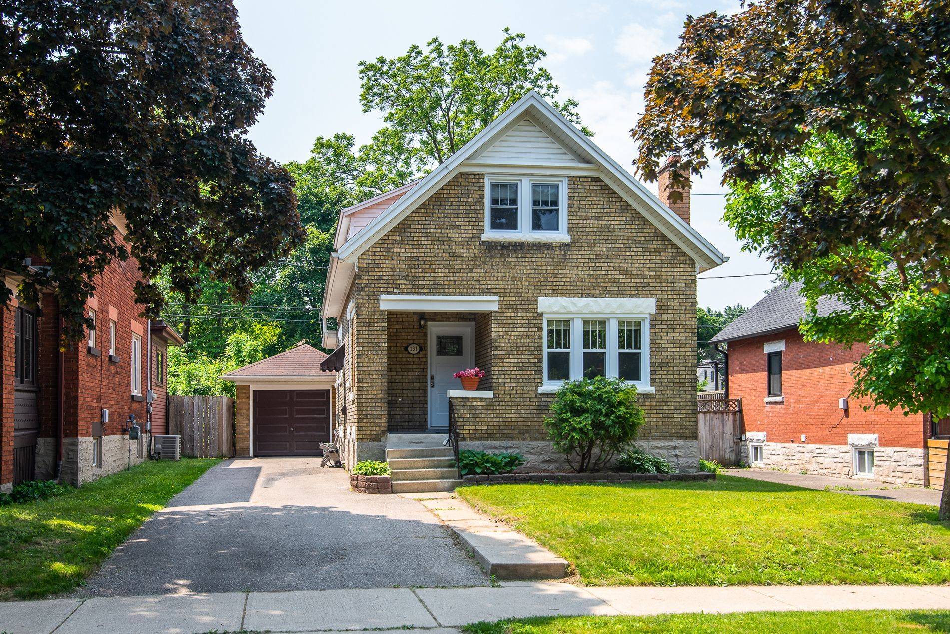 Kitchener, ON N2M 1X1,131 Homewood AVE