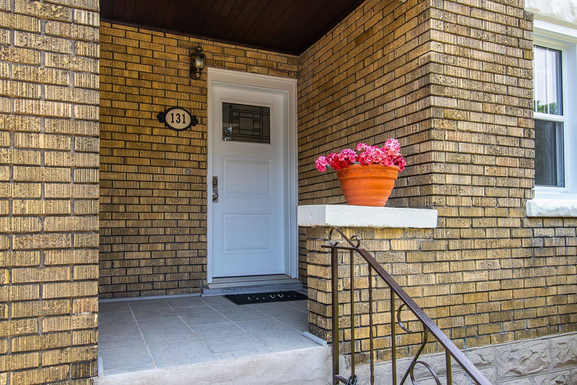 Kitchener, ON N2M 1X1,131 Homewood AVE