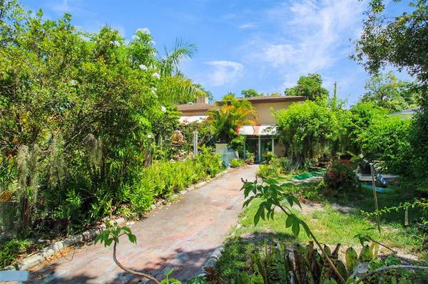 710 NE 139th St, North Miami, FL 33161