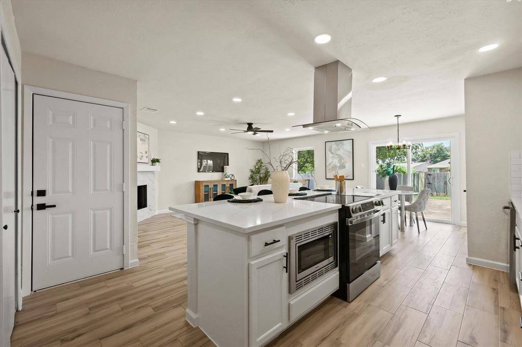 Dallas, TX 75249,7160 Winterberry Drive